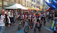 un cort&egrave;ge... &ccedil;a change un peu de l'habitude