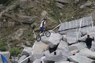 Lo&iuml;c en action... tu veux une b&eacute;tonneuse ?