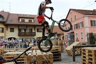 d'un tas de palette &agrave; l'autre