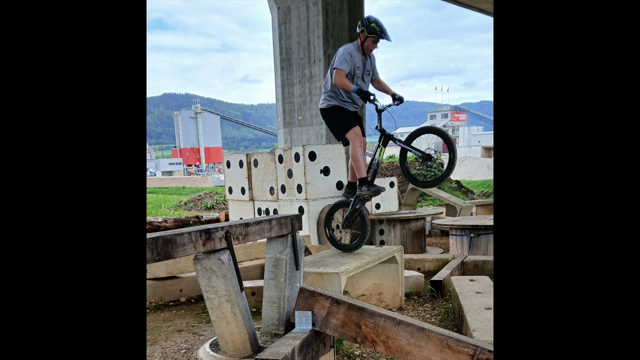 2025-04-22-24_camp-velo_Delemont-Damien-beton_web