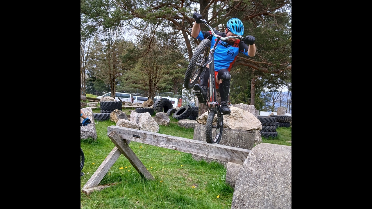 2025-04-22-24_camp-velo-Bevilard_Loic-poutre-de-face_web