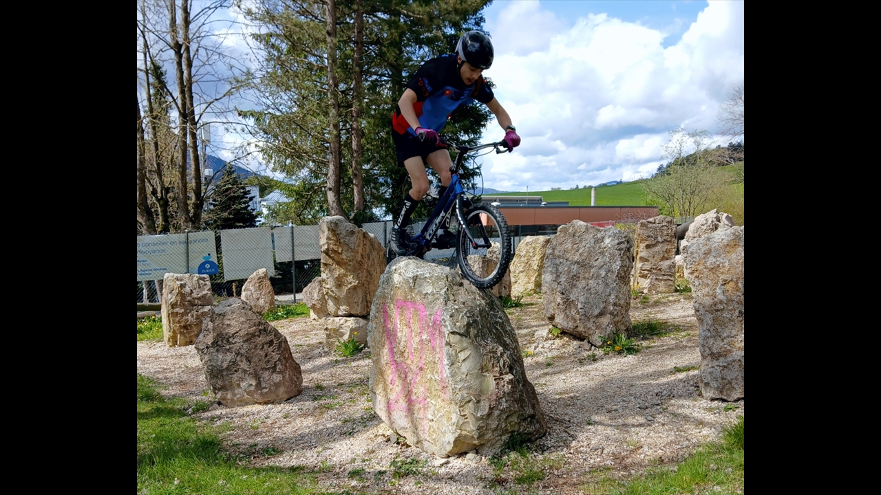 2025-04-22-24_camp-velo-Bevilard_Max-cailloux_web