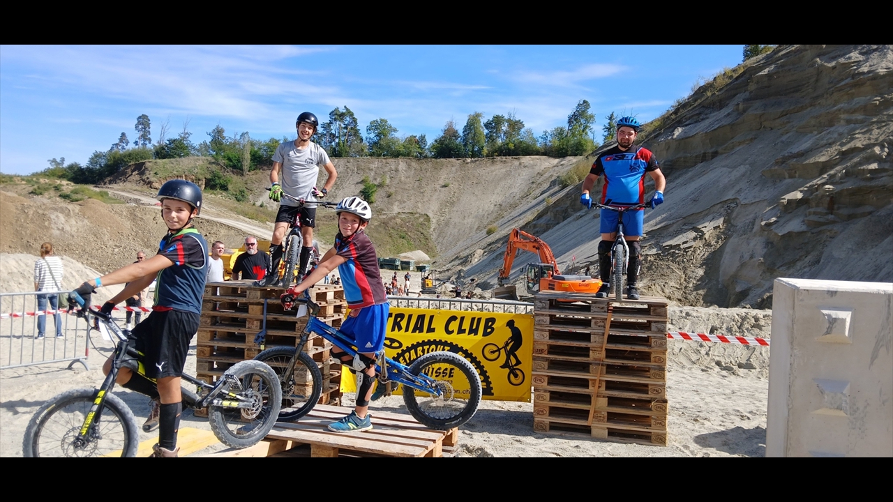 2025-09-06_Velo_demo-100ans-Cattelani_04_tous