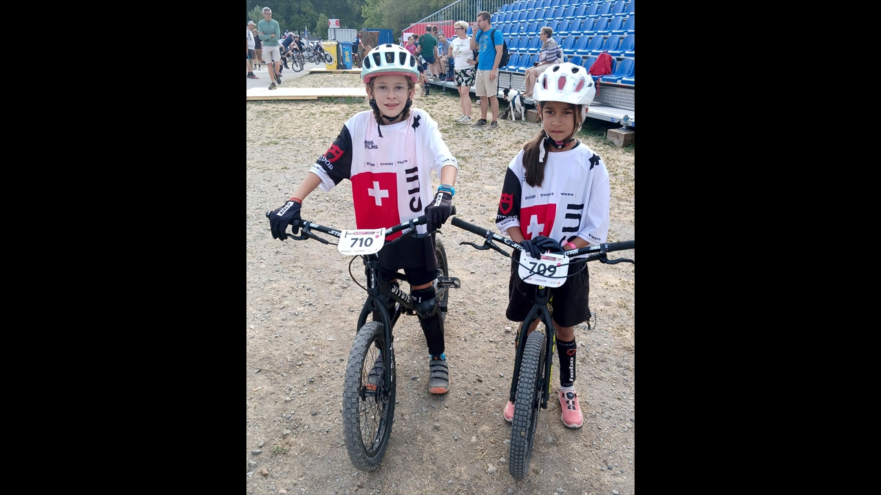 2026-07-26_Velo-JMJ-Lausanne_Coline_et_Jayla