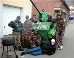 les Boys de Vulliens posent devant leur char... d'assaut