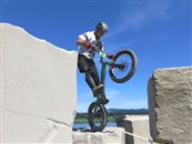 Tom Blaser sur ces gros blocs fera merveille et termine 3&egrave;me en Elite (photo Jean P.)