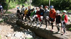 14 au 18 avril 2014 : camp d'entra&icirc;nement &agrave; Saillon, ici &eacute;chauffement sur le terrain de Fully