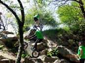 Tom et les autres s'exercent sous l'oeil attentif de Jean-Daniel