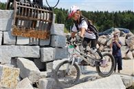 Camille Girardin porte le maillot du Club, et oui il y a aussi des filles trialistes, bravo ! 