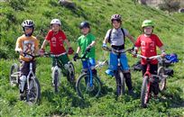 Les Benjamins : Mael, Thomas, J&eacute;r&eacute;my, Kousma et Mathieu  (photo: Martine)