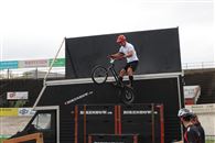 sur les obstacles du "bikeshow"
