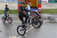 Th&eacute;o semble &agrave; l'aise en roue arri&egrave;e