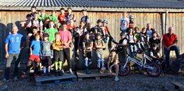 la traditionnelle photo de fin de saison:  31 coureurs et 3 entra&icirc;neurs, c'est chouette... un grand BRAVO &agrave; tous !