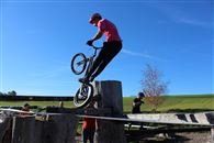 Tom d&eacute;fie les lois de l'&eacute;quilibre