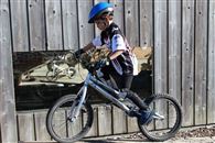 Romain Girardin en &eacute;quilibre sur une poutre